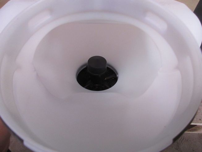 ドローン DJI MG-1 ドローン 粒剤散布装置 写真２