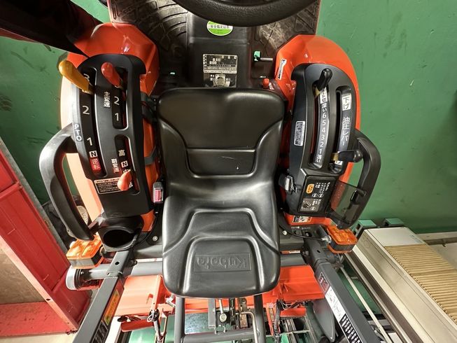 トラクター NB19MA-RF4 写真５