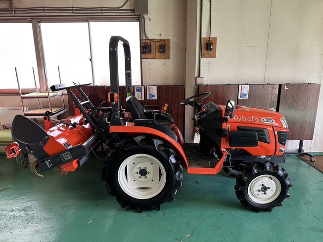 トラクター B17XBSMG-RF3 写真２