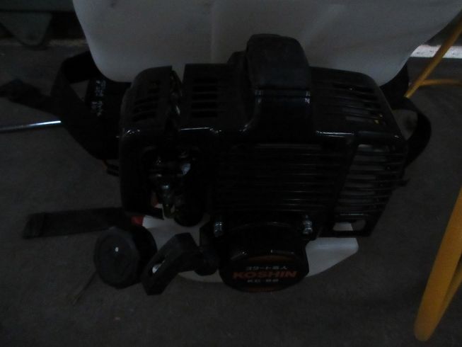 背負式動力噴霧器 ES-10C 写真３