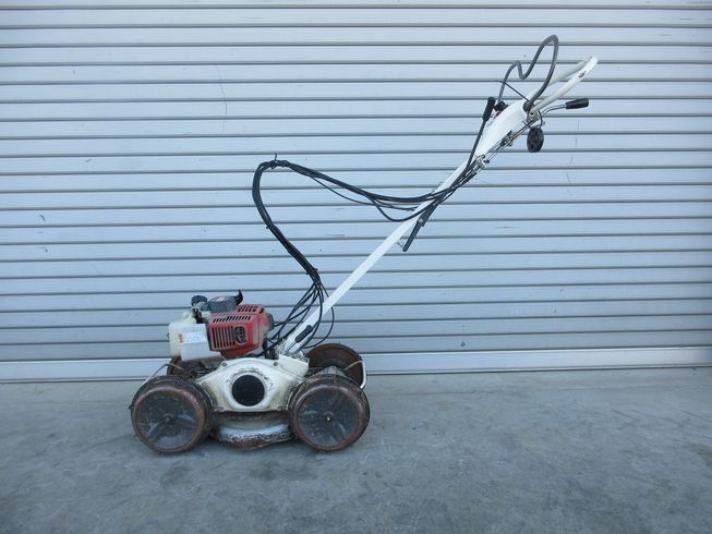 自走斜面草刈機 AZ300A 写真４