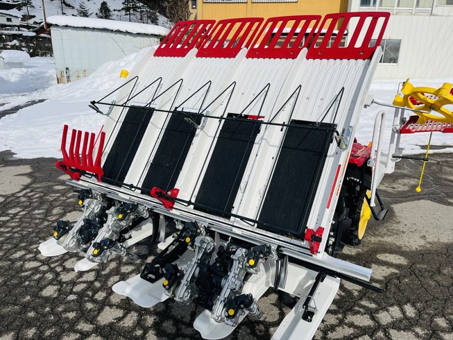 田植機 YR4J 写真４