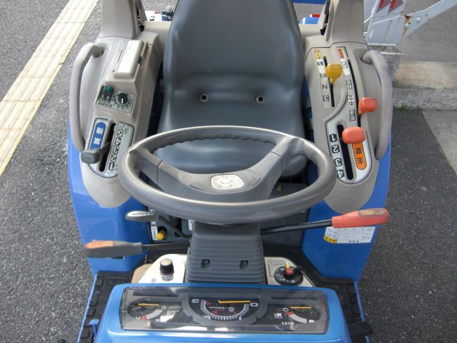 トラクター TH173-QA13VD　小型フル装備 ！　　　　　　　　　　　　 写真２