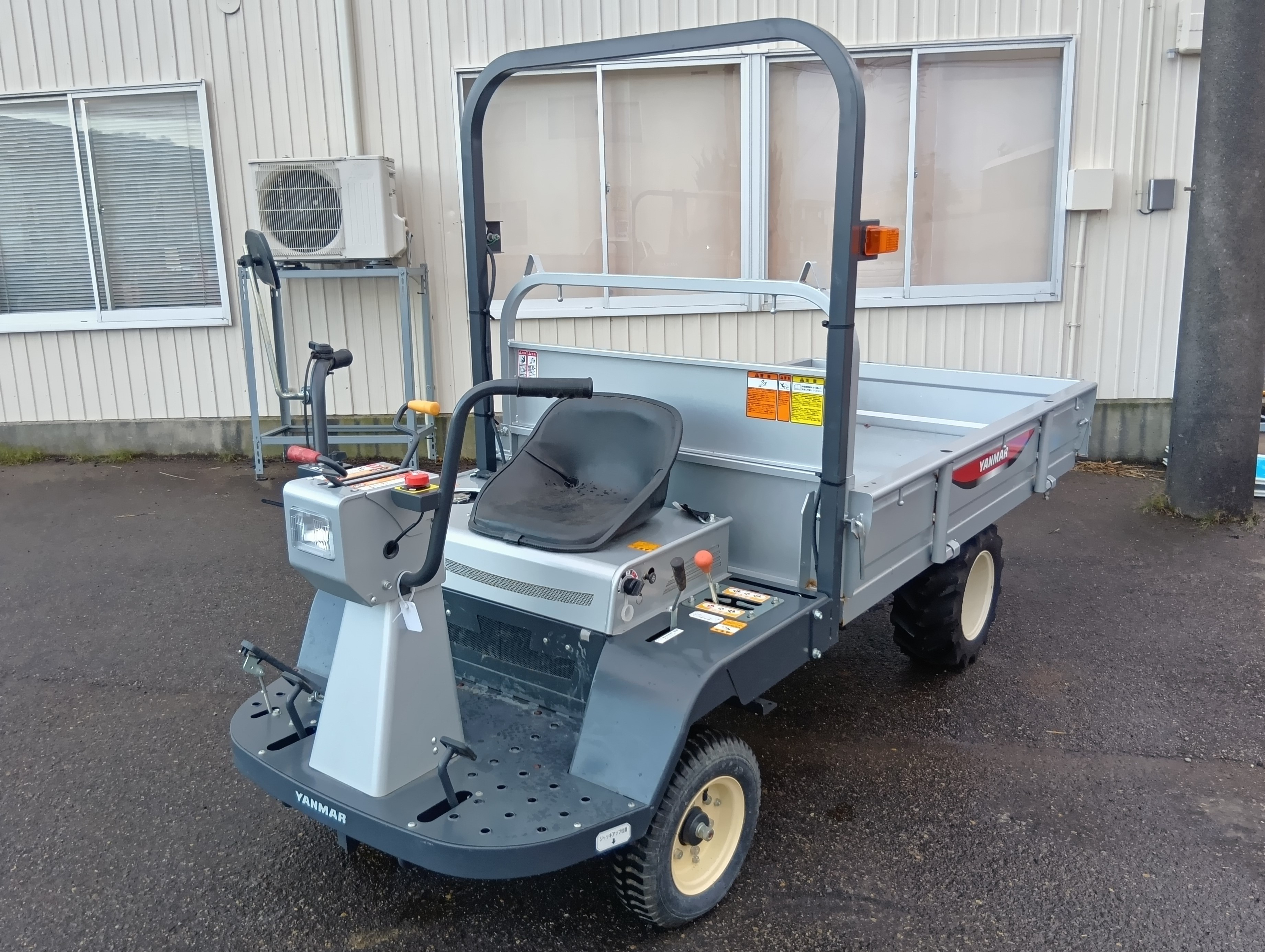 ヤンマー 運搬車 写真