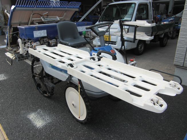 田植機 PQZ45-DULF　パワステ　枕地ならしロータ　施肥機付 写真２