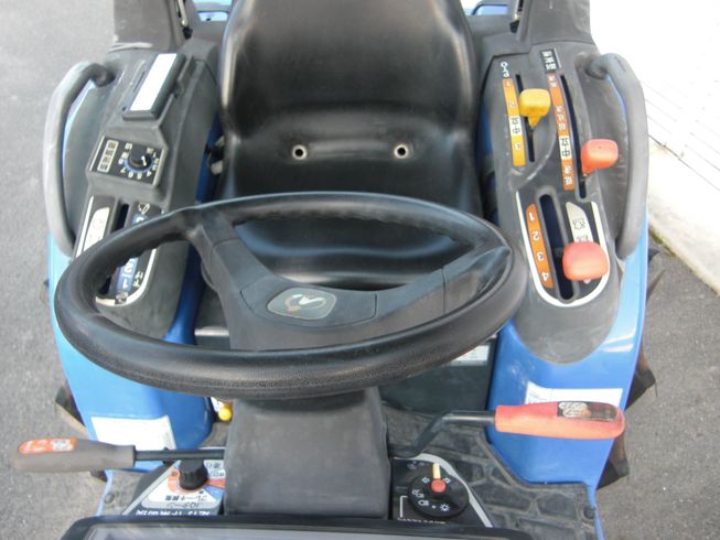 トラクター TH255-QA15D　IQターン　サンバイザー付 写真３