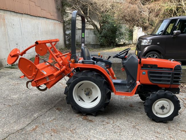 トラクター B72 写真５