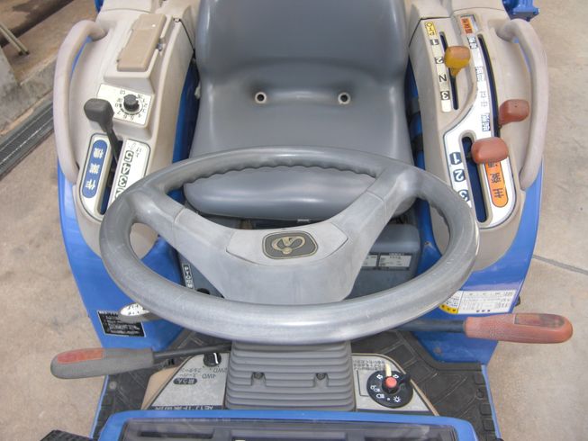 トラクター TH213-BA4VD 写真３