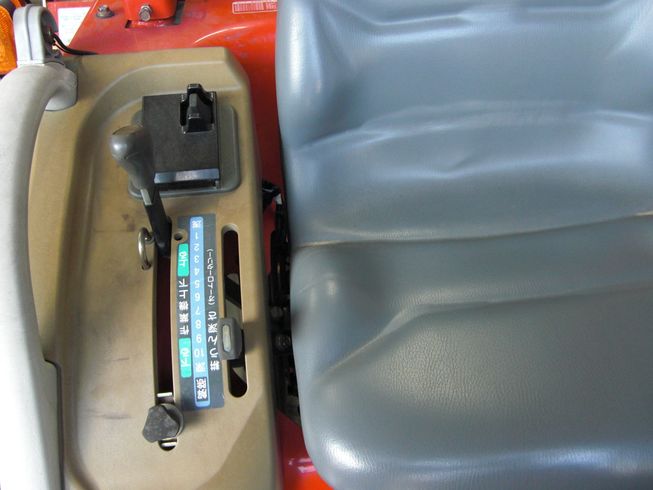 トラクター AF120-VPUS5 　20馬力フル装備 写真３