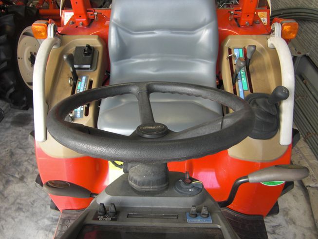 トラクター AF120-VPUS5 　20馬力フル装備 写真２