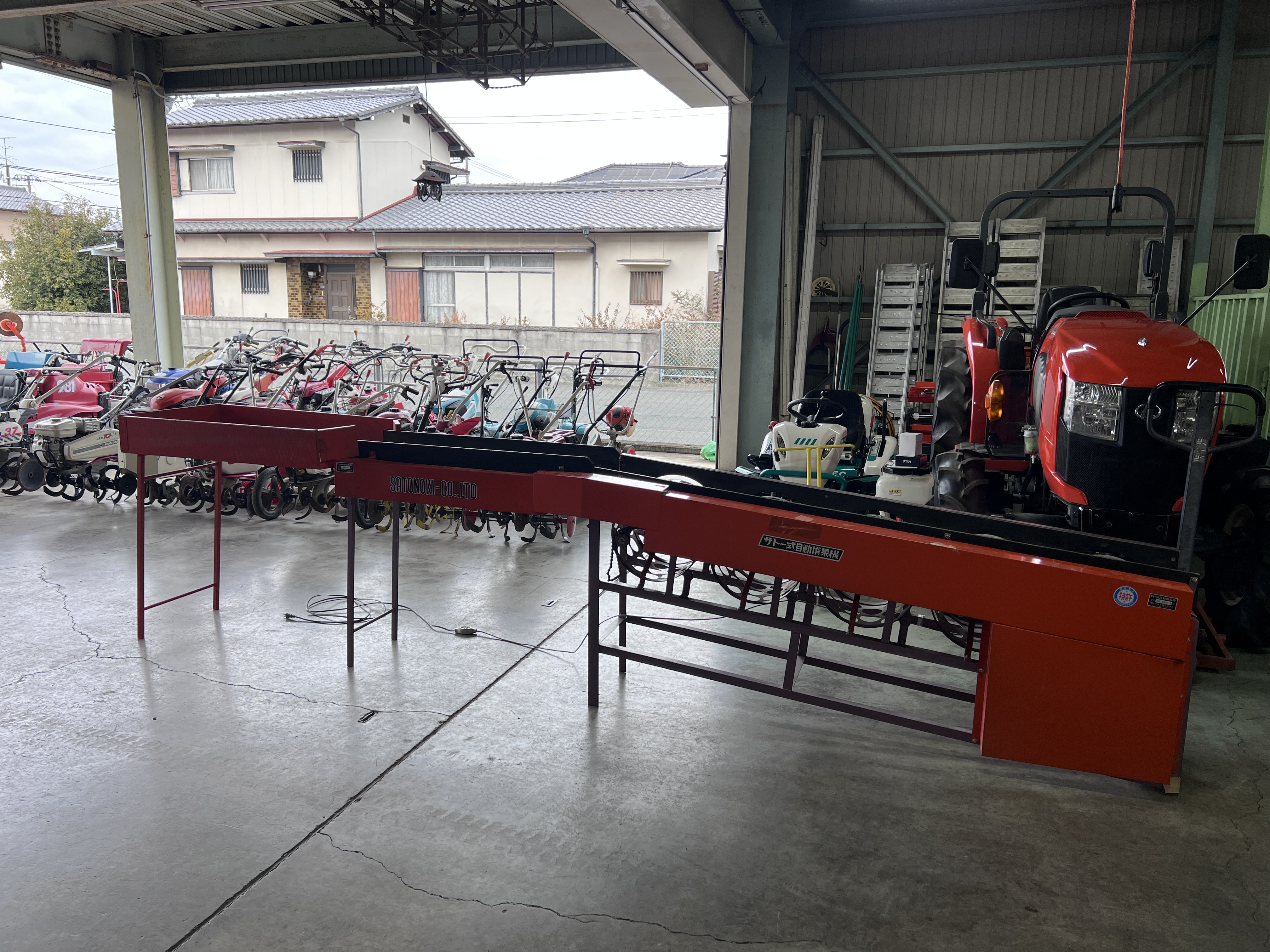 佐藤農機 自動選果機＋自動ブラシ機 写真