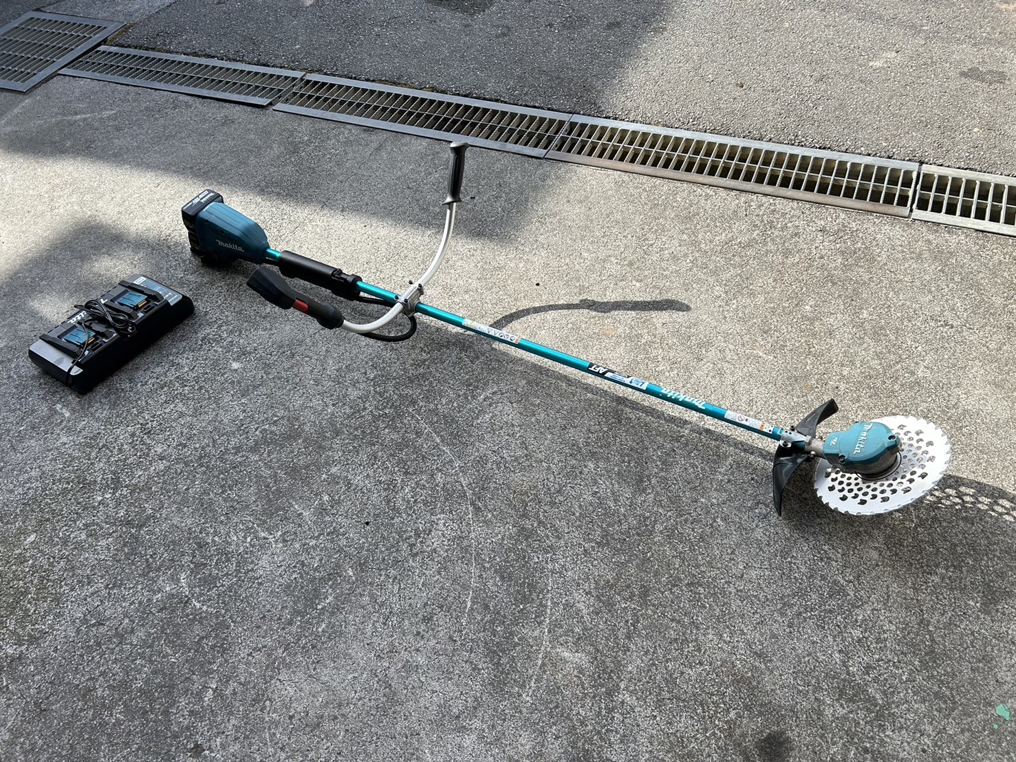 マキタ 草刈機 写真