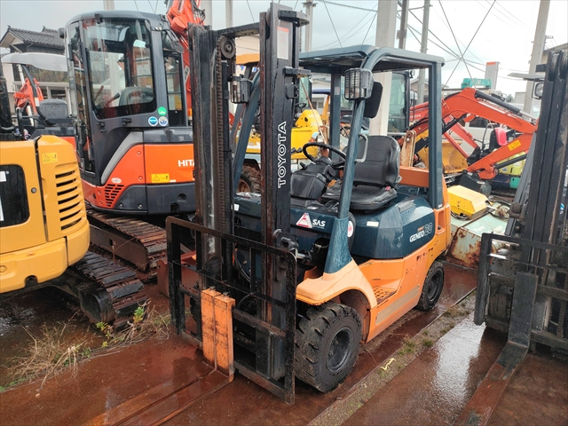 トヨタ フォークリフト 写真