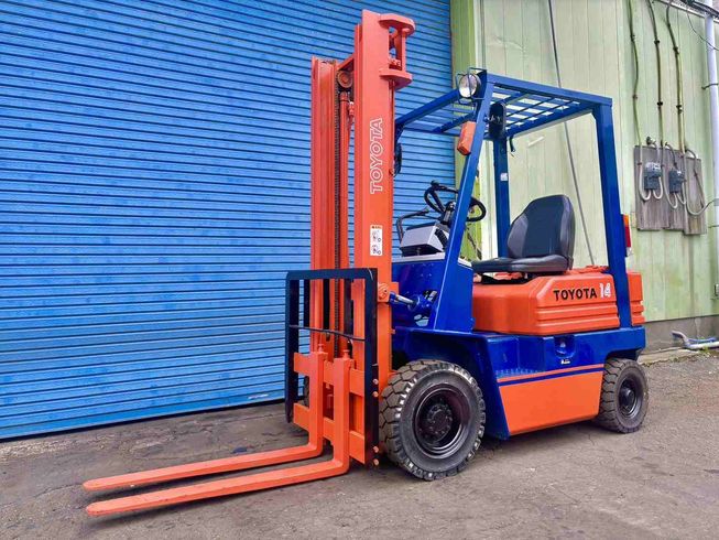 トヨタ フォークリフト 写真