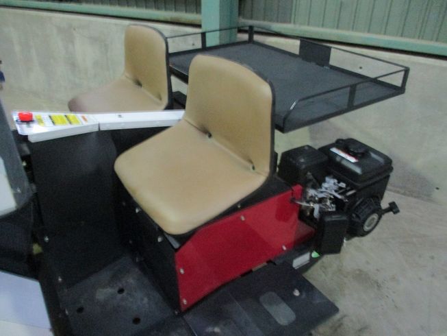 乗用型にんにく植付機 PH4R 写真８