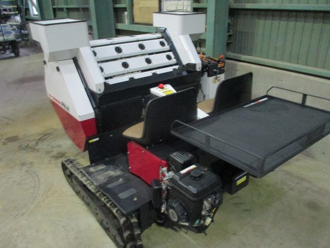 乗用型にんにく植付機 PH4R 写真７