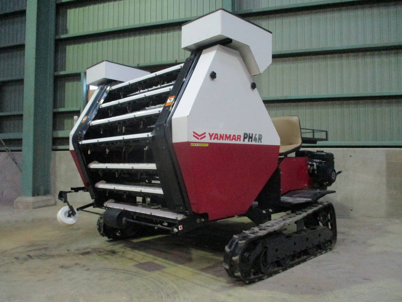 ヤンマー 乗用型にんにく植付機 写真