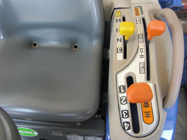 トラクター TH193-QA14VD　　IQターンハンドル切るだけ　簡単作業！ 写真４