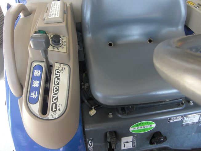トラクター TH193-QA14VD　　IQターンハンドル切るだけ　簡単作業！ 写真３