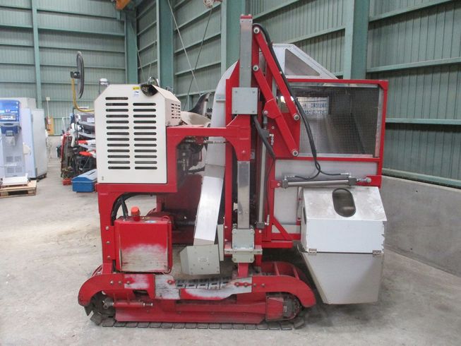 乗用型摘採機 KJ6C-W180SJB 写真３