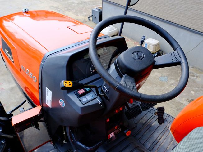 トラクター KL250 写真５