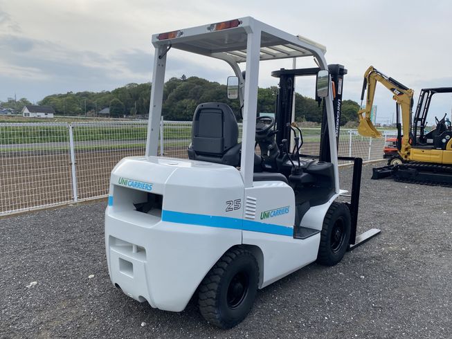 フォークリフト FD25C3Z 写真４