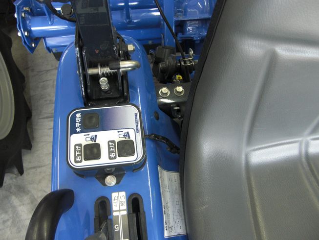 トラクター Z15-UXA11　シンプル操作でらくらく作業 写真６