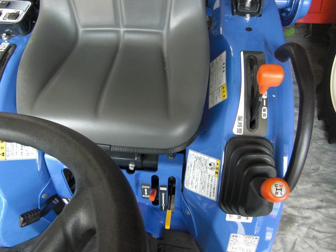 トラクター Z15-UXA11　シンプル操作でらくらく作業 写真４