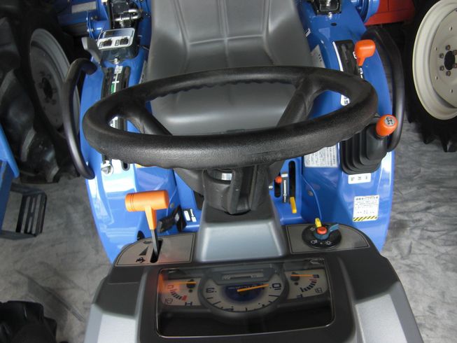 トラクター Z15-UXA11　シンプル操作でらくらく作業 写真２