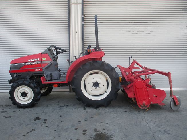 トラクター MT240 写真４