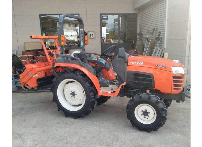 トラクター KB18FMA 写真２