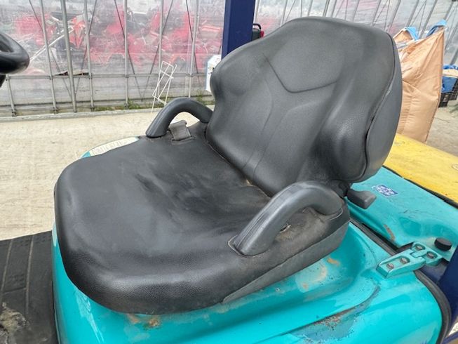 フォークリフト FD20W-14 写真４