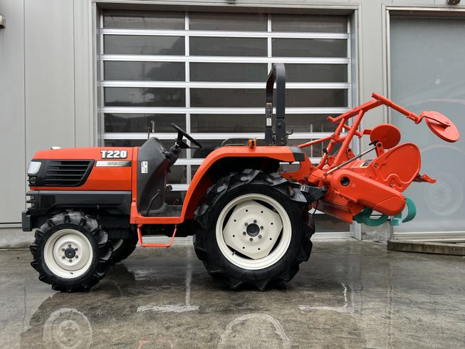 トラクター T220BSMAJRF1 写真３