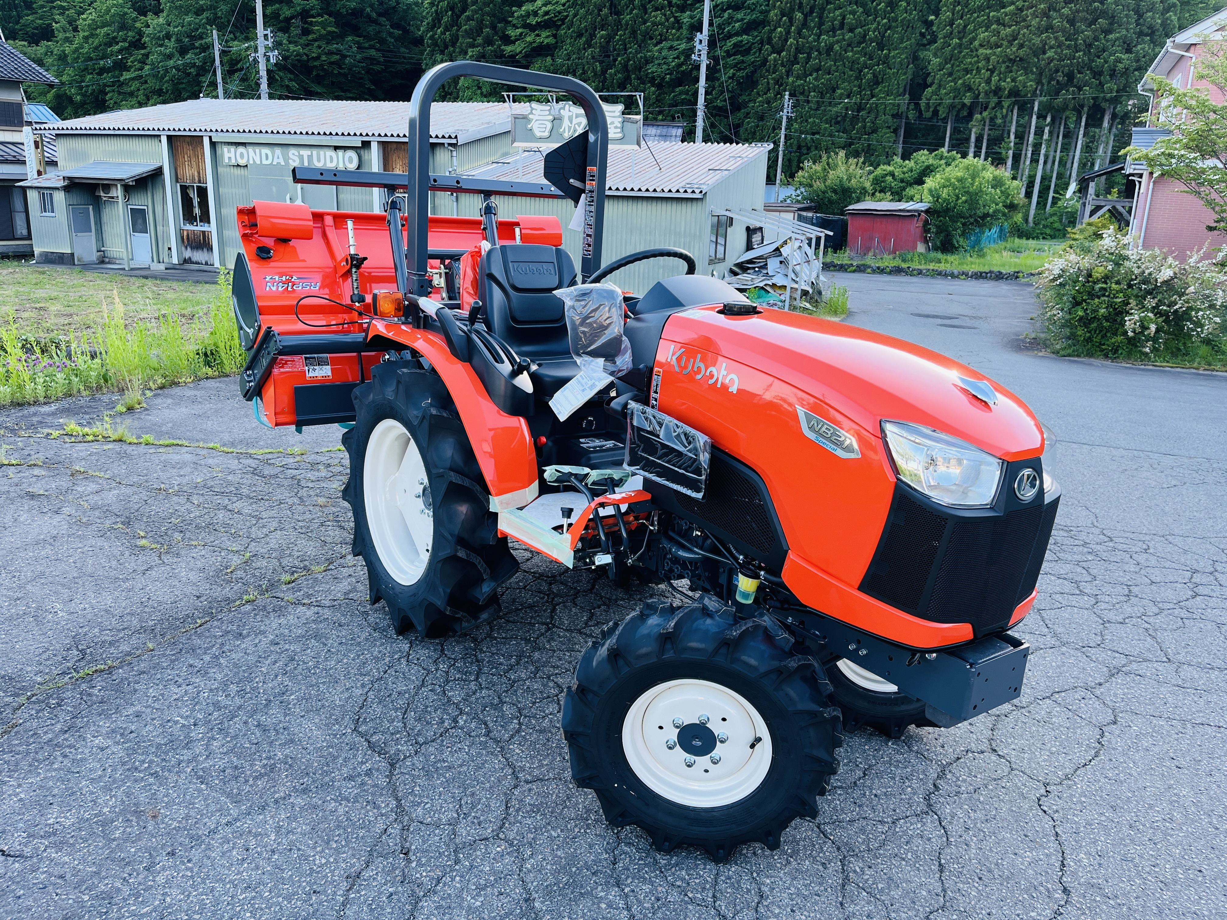 トラクター NB21SP 写真２
