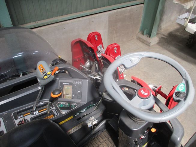 コンバイン YH323 写真７