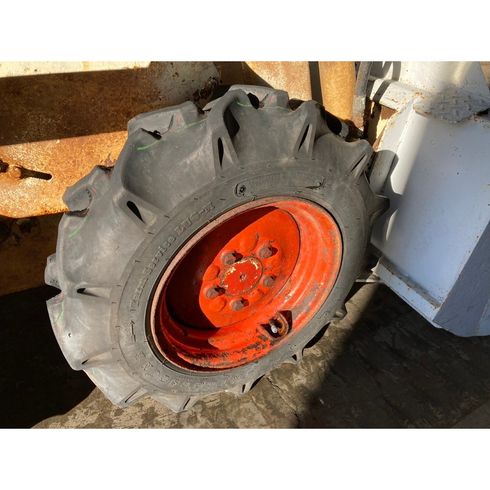 ボブキャット 300 写真８