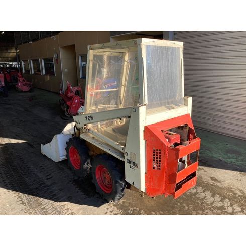 ボブキャット 300 写真３