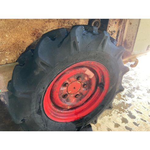 ボブキャット 300 写真９