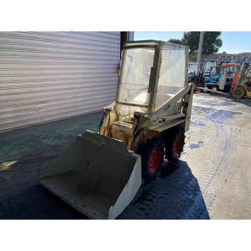 ボブキャット 300 写真２