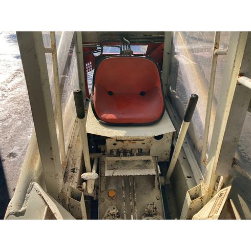 ボブキャット 300 写真４