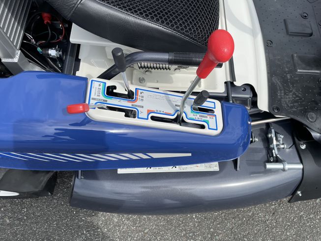 乗用草刈機 RM983X 写真２