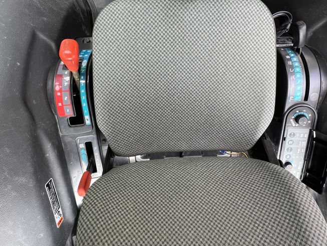 トラクター L270DFQBMAWF6大排気量1647CC 写真８