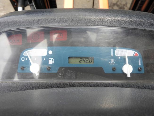 フォークリフト 7FG15 写真３