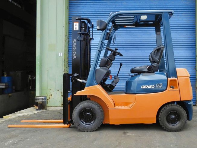 トヨタ フォークリフト 写真