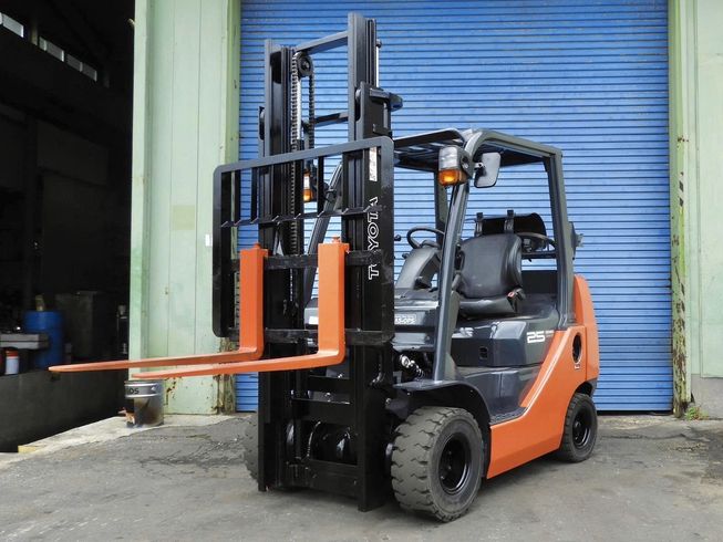トヨタ フォークリフト 写真
