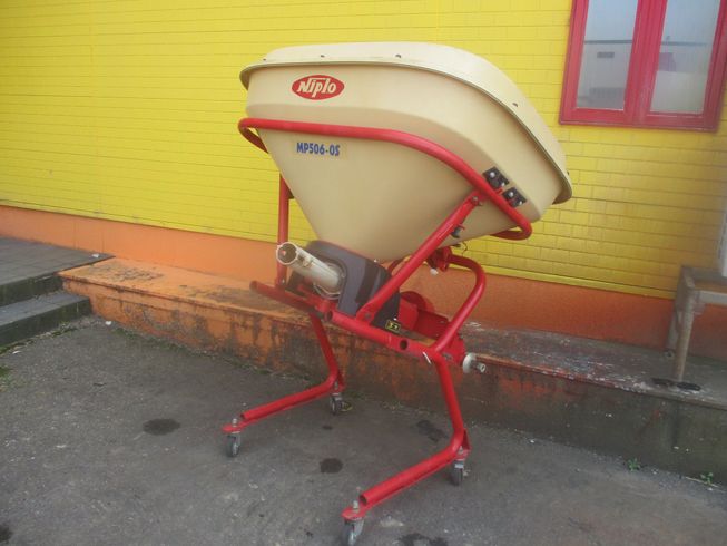 ニプロ ブロードキャスター 写真