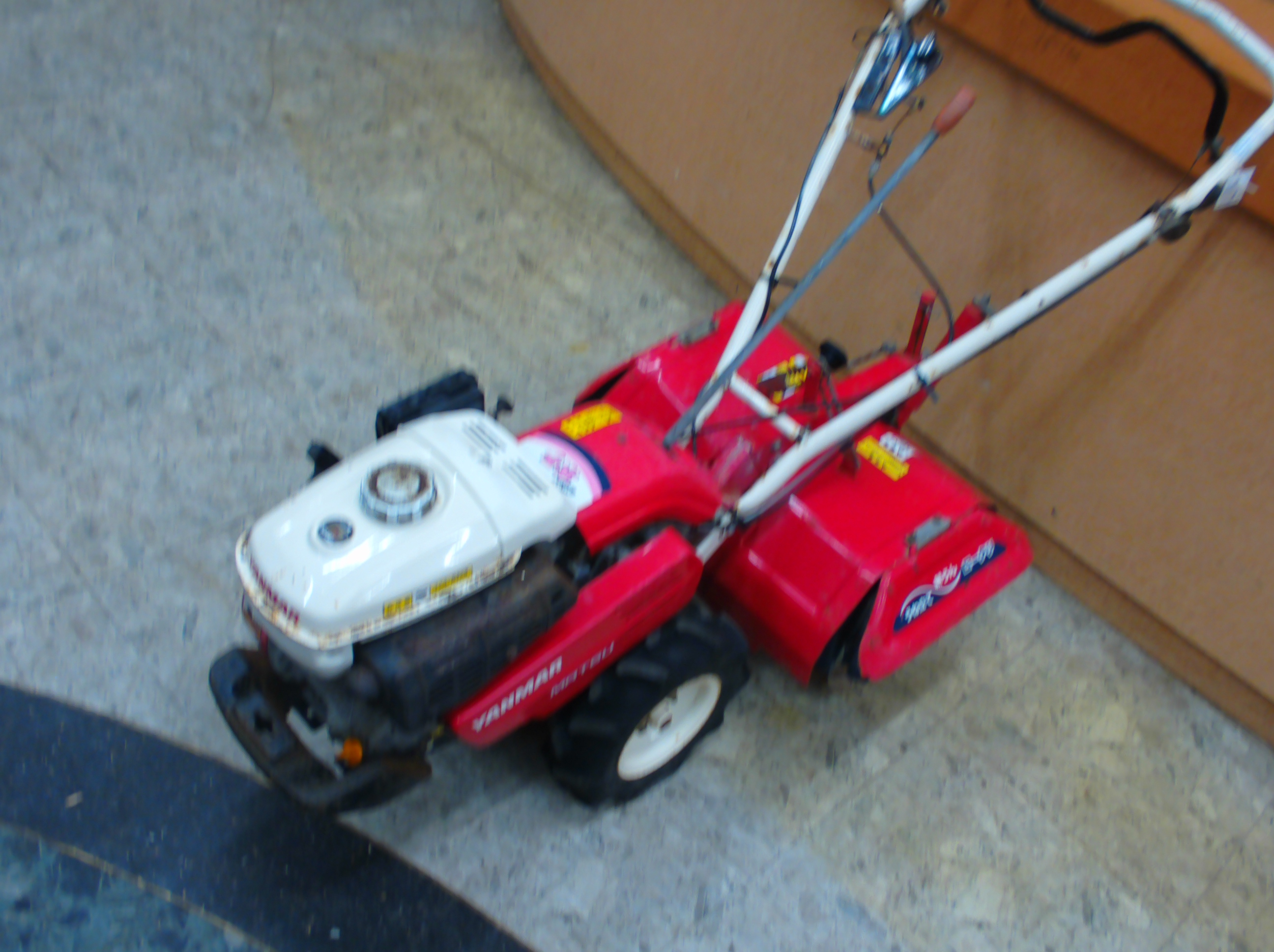 ヤンマー 耕運機 写真