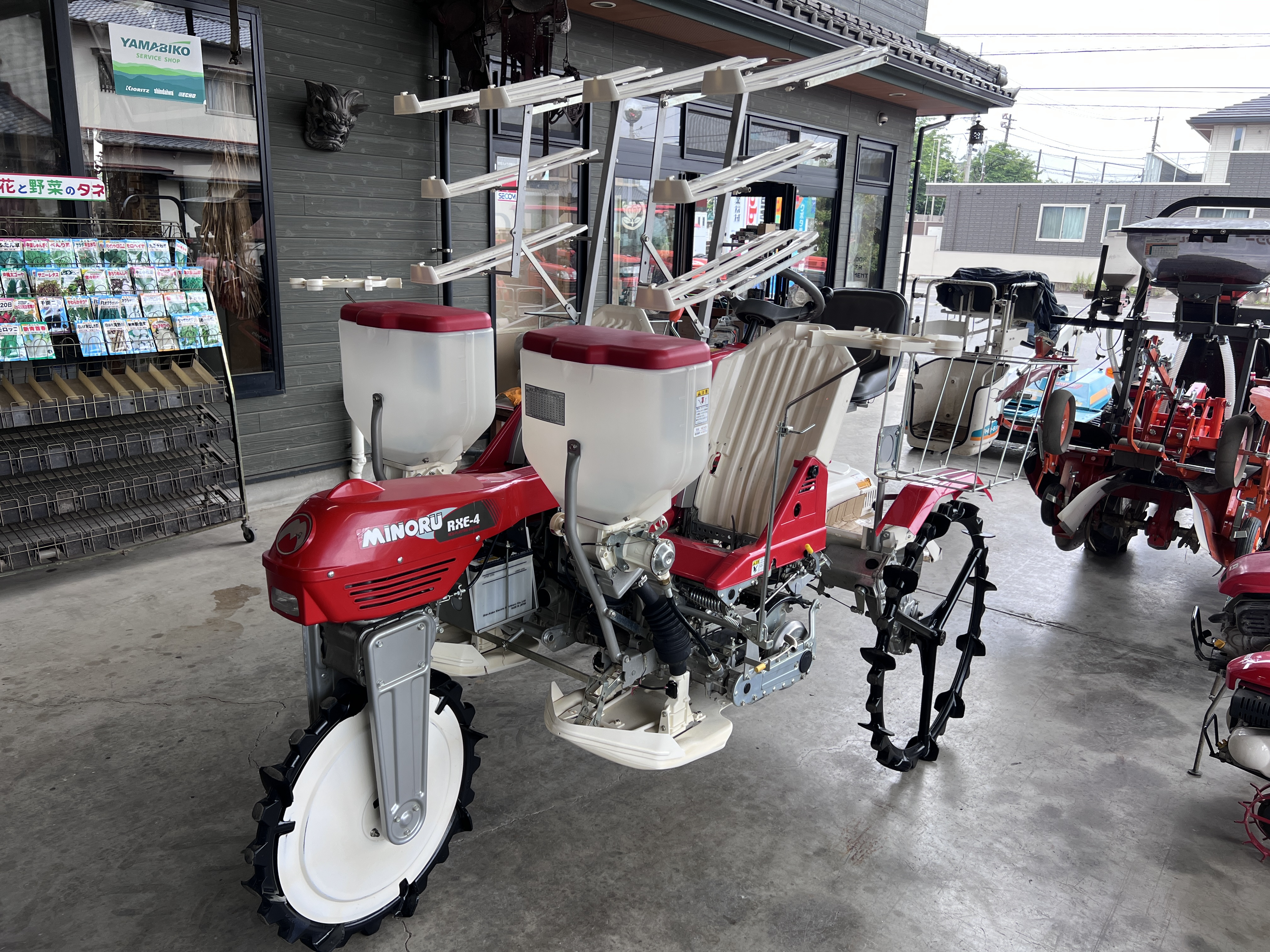 みのる産業 田植機 写真