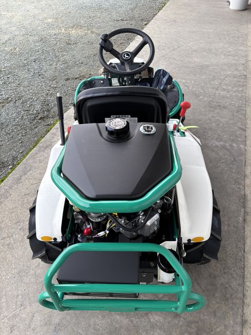 草刈機 RM832 写真３