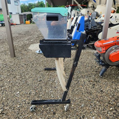 施肥機 サンソワーαSF185 写真４